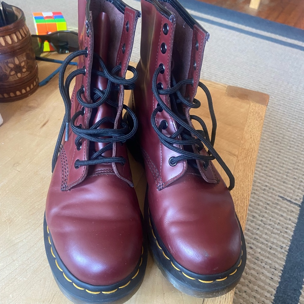 Dr. Martens 1460 SMOOTH LEATHER LACE UP BOOTS